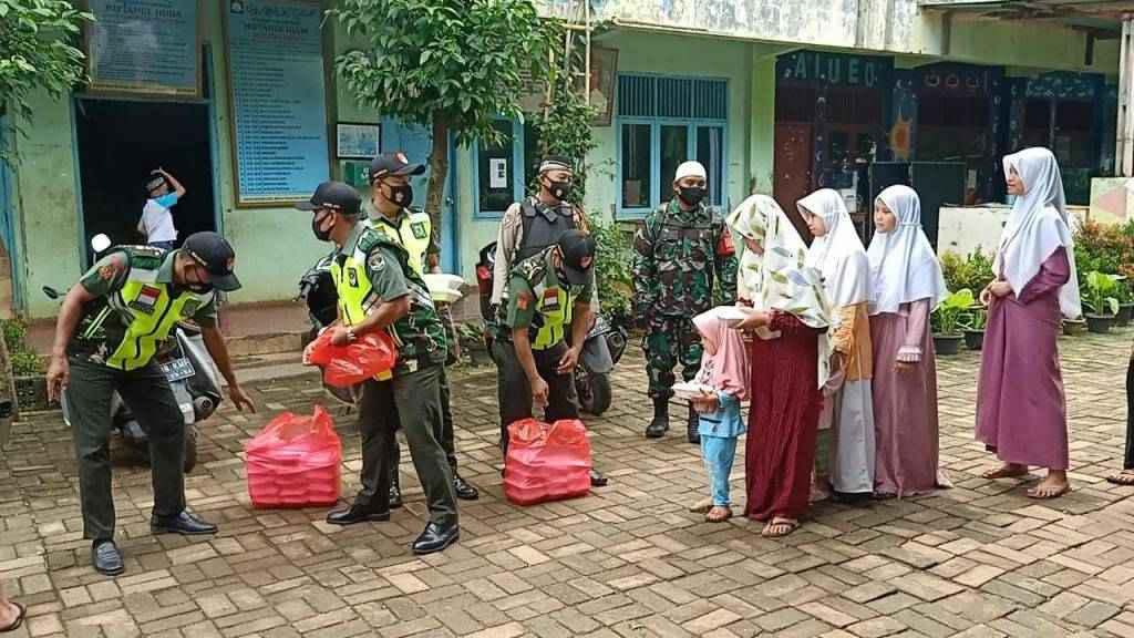 Babinsa, Bimaspol Dan Lurah Jati Raden Bersama Mitra Jaya ...