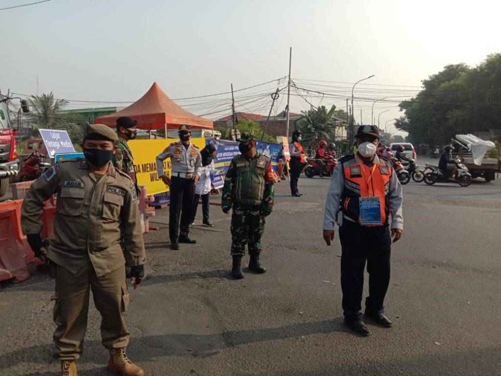 Penyekatan Giat PPKM Darurat Perbatasan Bekasi Ujung  